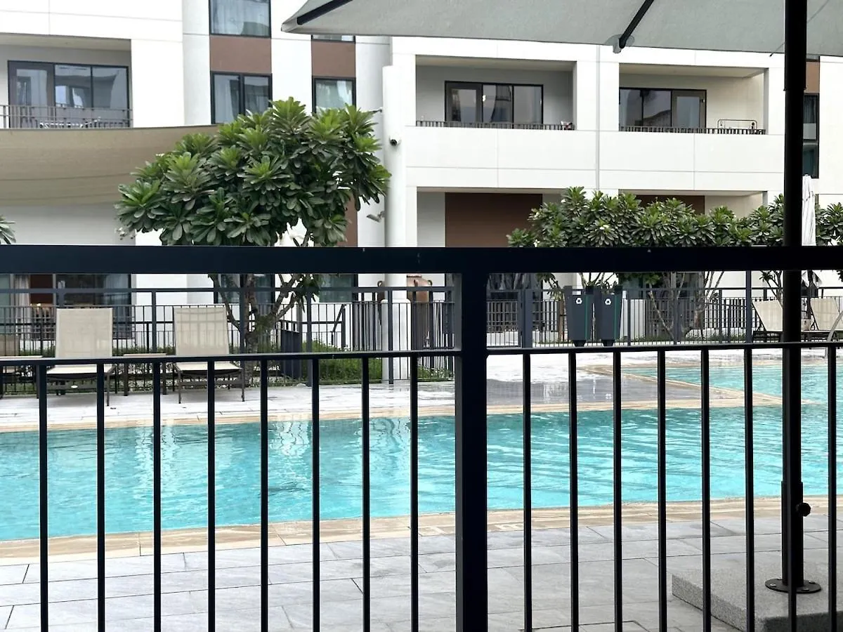 Amakin Bayshore Creek Beach Dubai Apartment