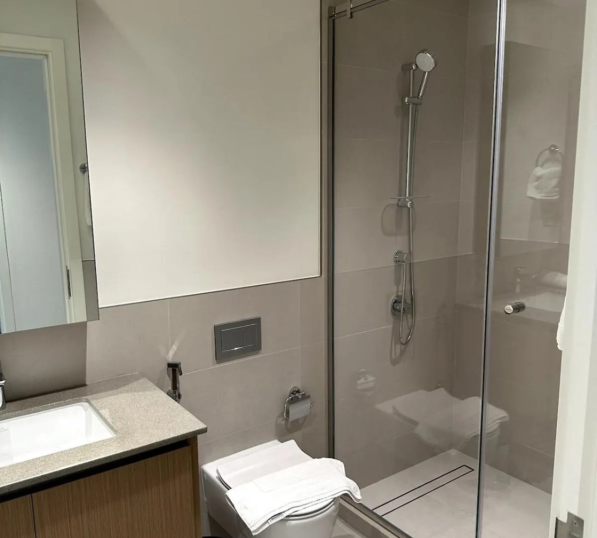 Amakin Bayshore Creek Beach Dubai Apartment